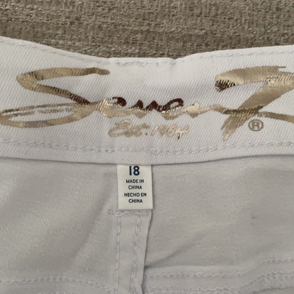 Seven7 - white jean , 5”Inseam “Weekend Shorts” Size 18 NWT. - Picture 5 of 10